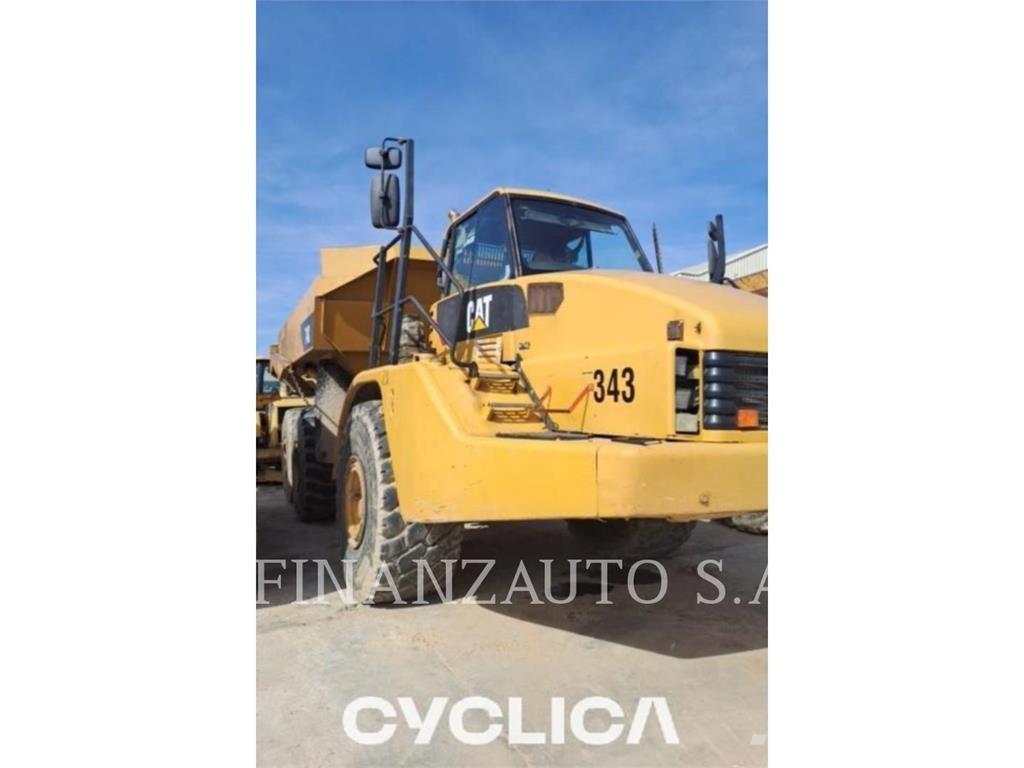 CAT 740 Terrængående lastbiler