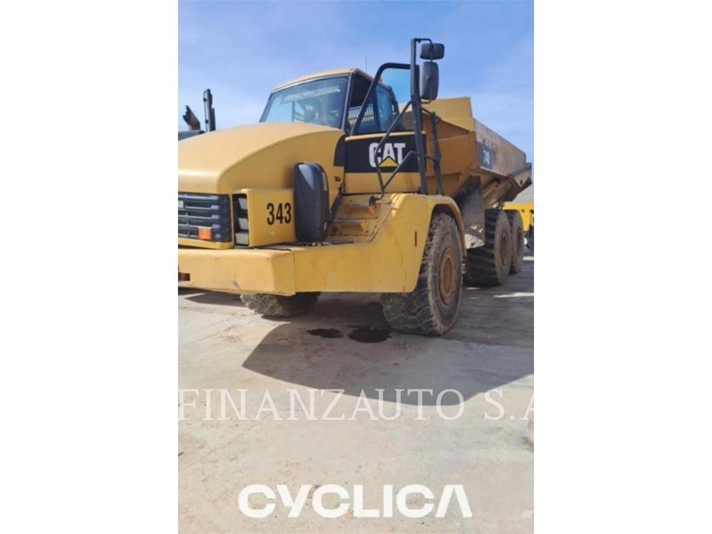CAT 740 Terrængående lastbiler