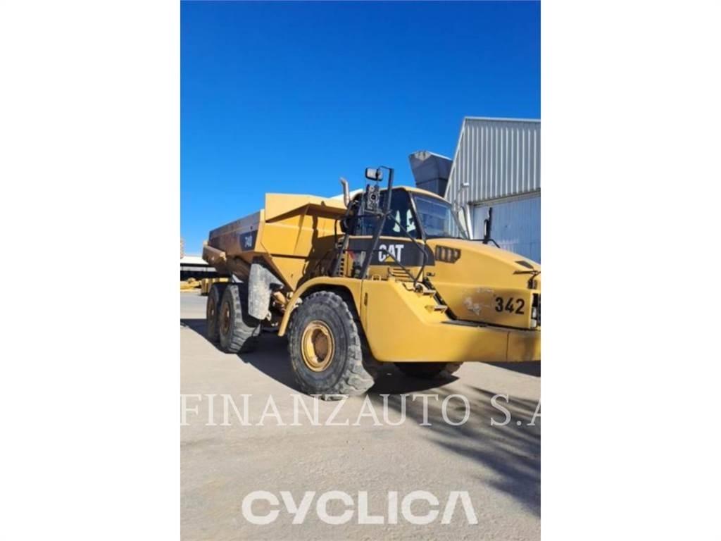 CAT 740 Terrængående lastbiler