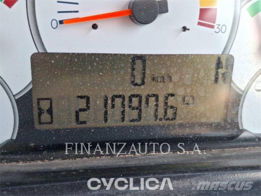 CAT 740 Terrængående lastbiler