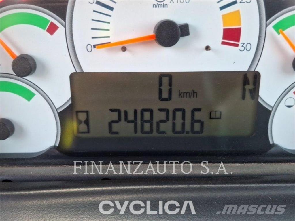 CAT 740 Terrængående lastbiler