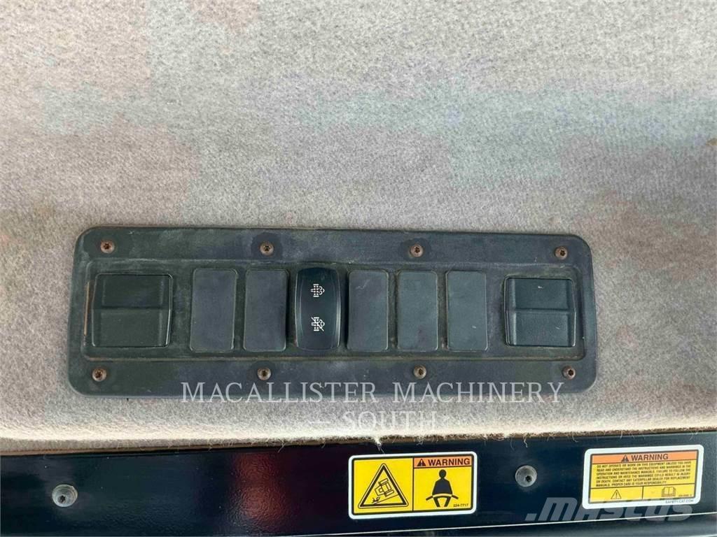CAT 740B Terrængående lastbiler