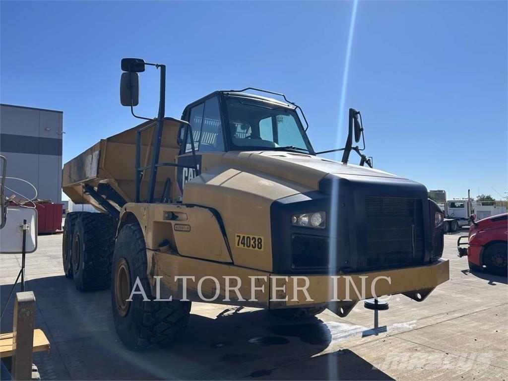 CAT 740B Terrængående lastbiler