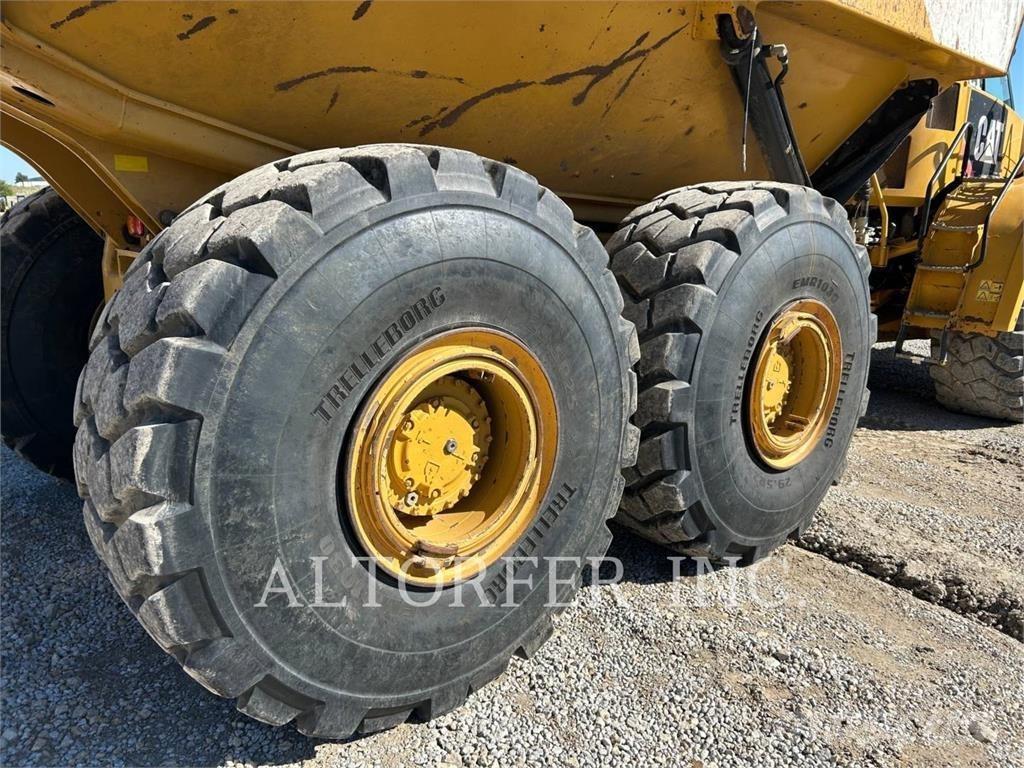 CAT 740B Terrængående lastbiler