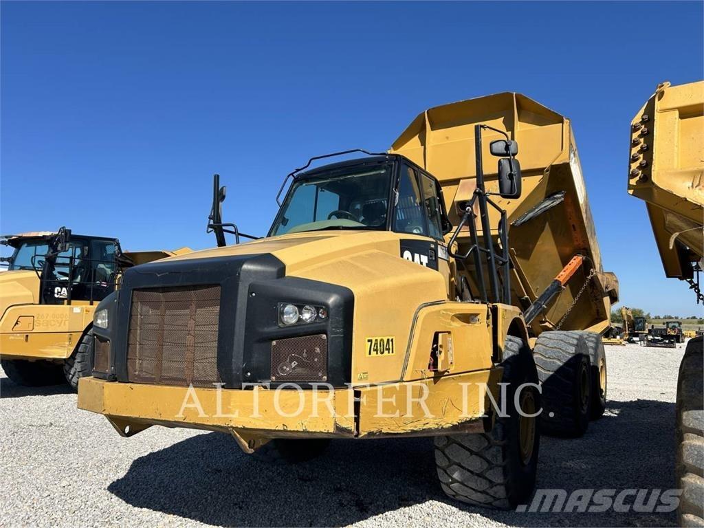 CAT 740B Terrængående lastbiler