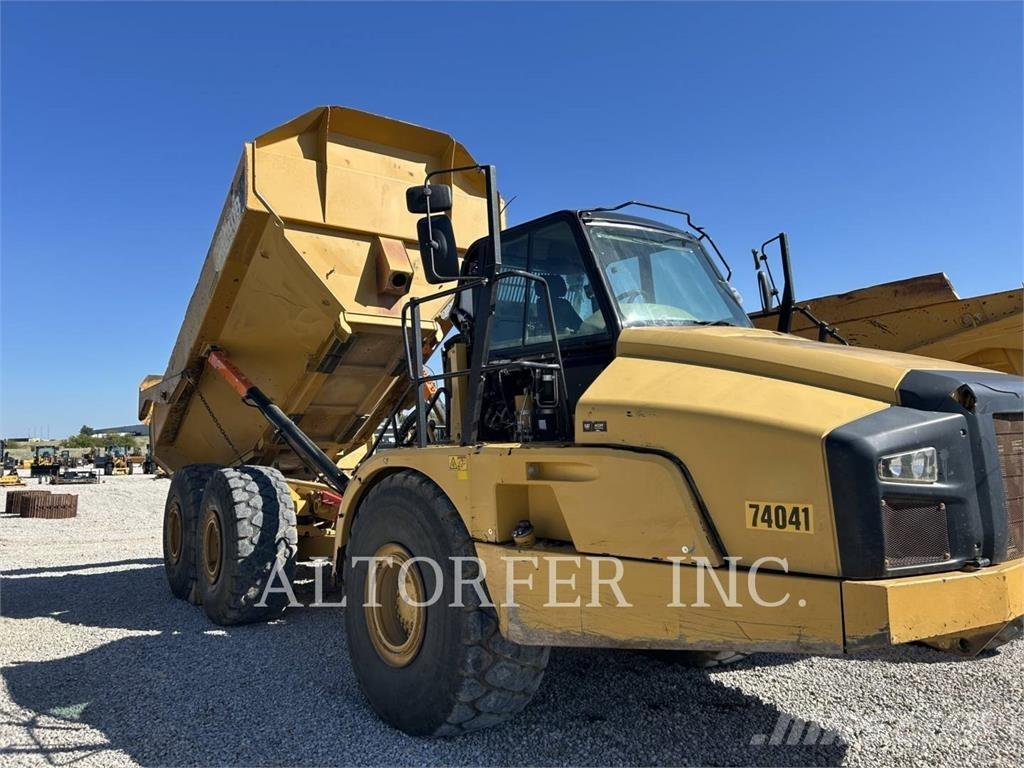 CAT 740B Terrængående lastbiler