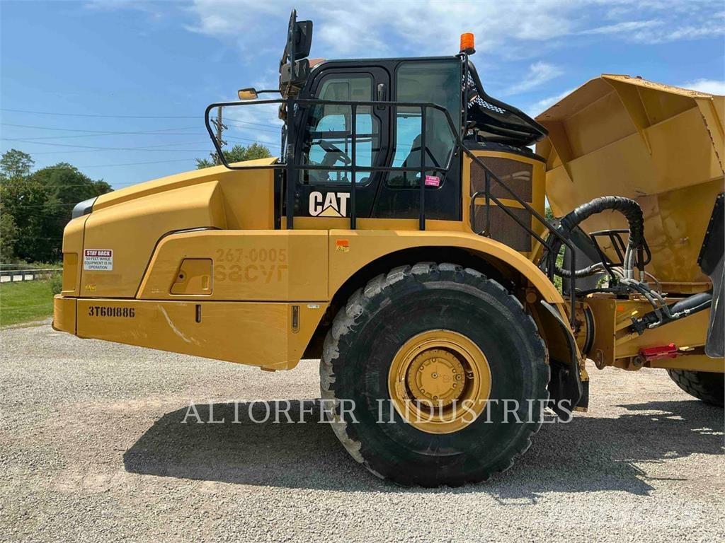 CAT 745 Terrængående lastbiler