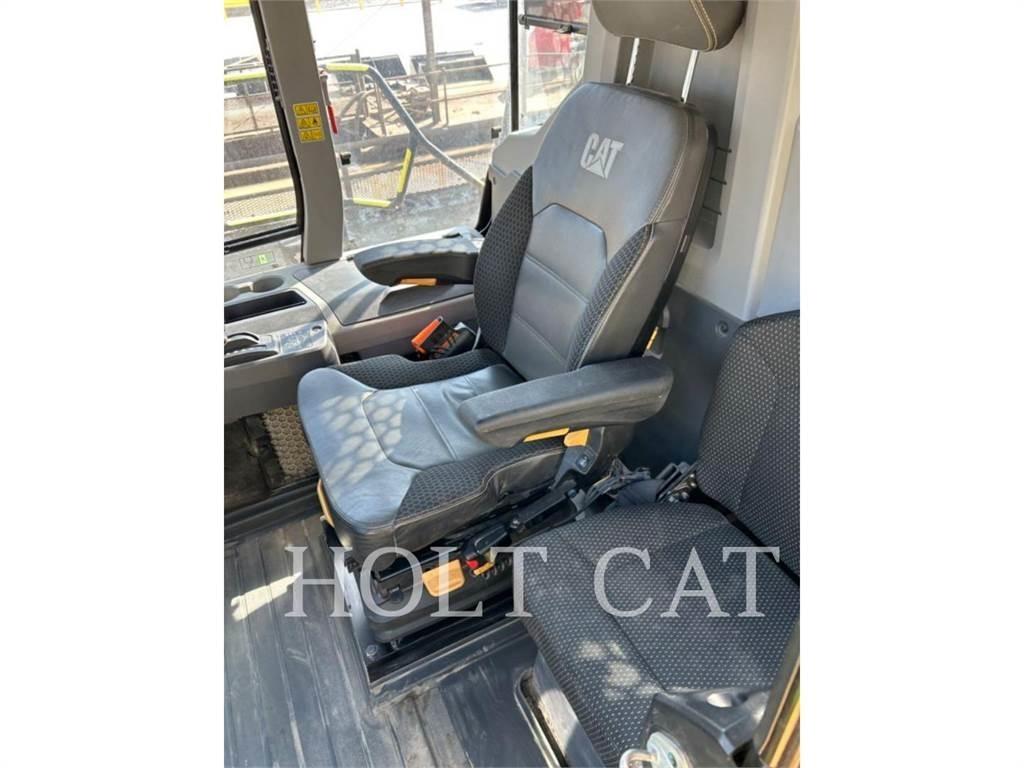 CAT 745 Terrængående lastbiler