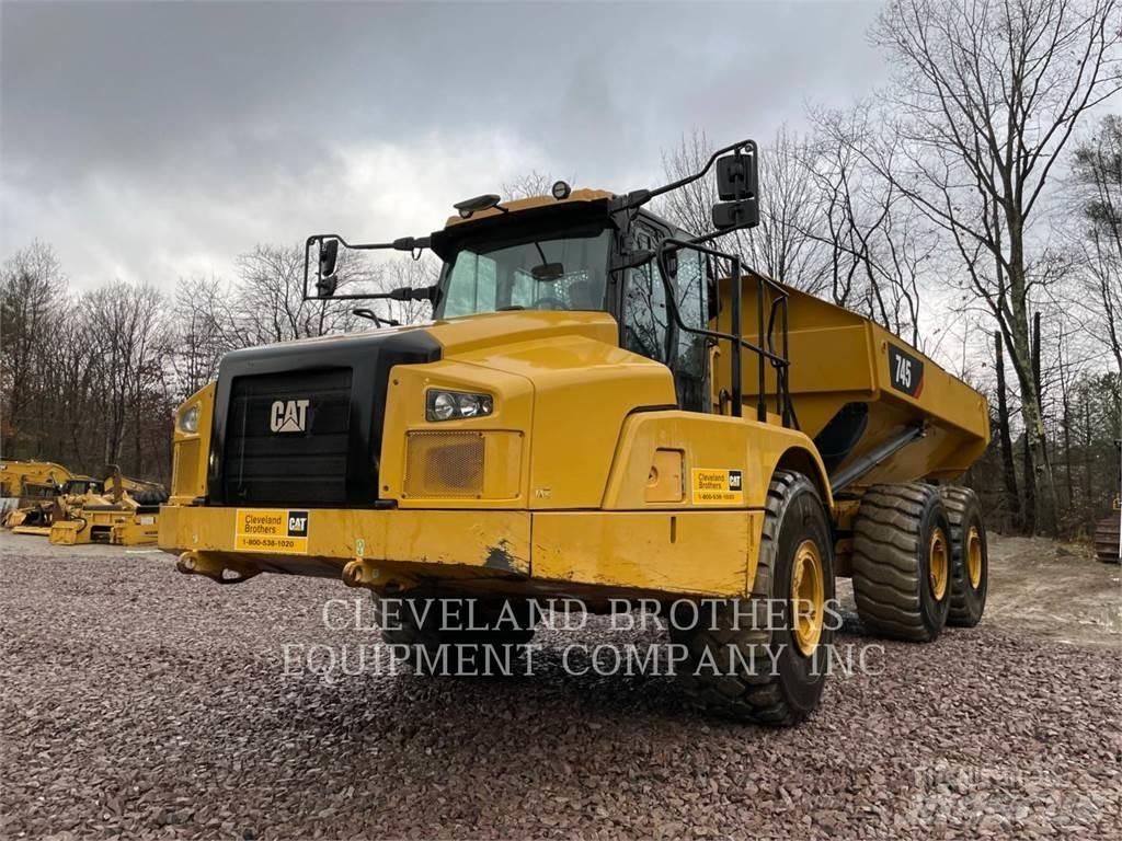 CAT 745 Terrængående lastbiler