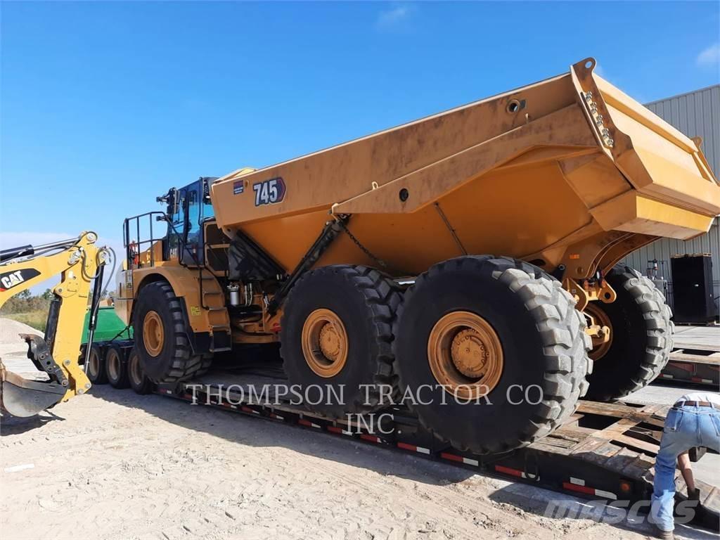 CAT 745 Terrængående lastbiler