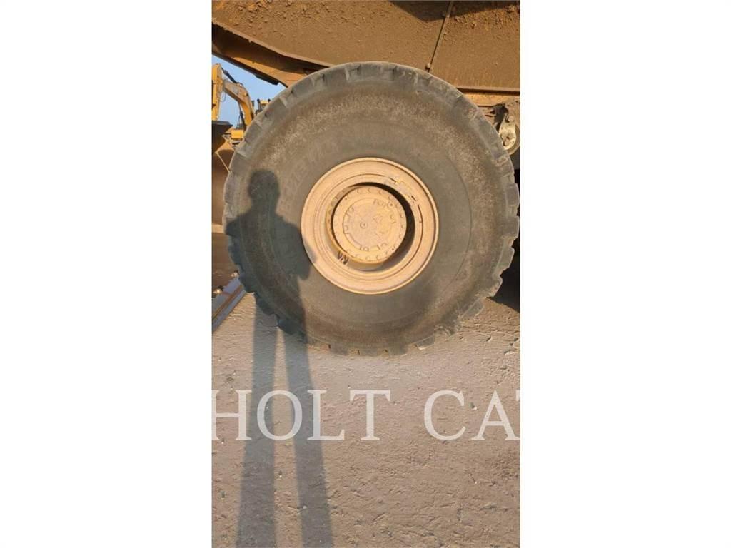 CAT 745 Terrængående lastbiler
