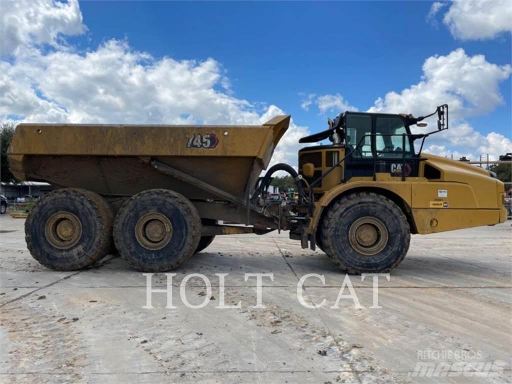 CAT 745 Terrængående lastbiler