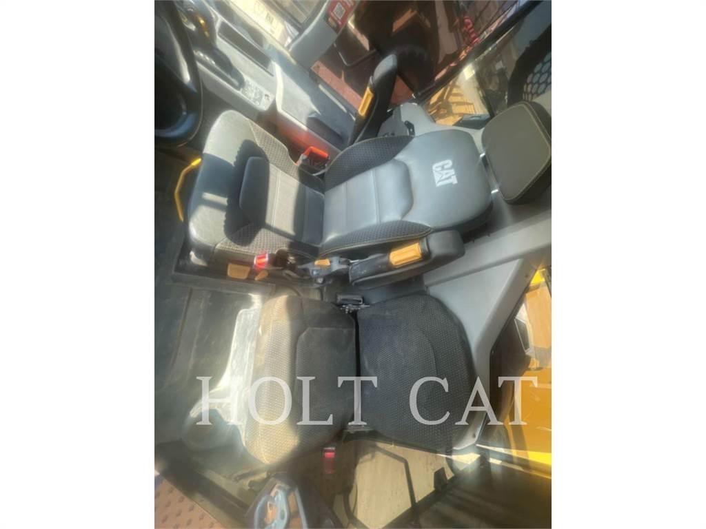 CAT 745 Terrængående lastbiler