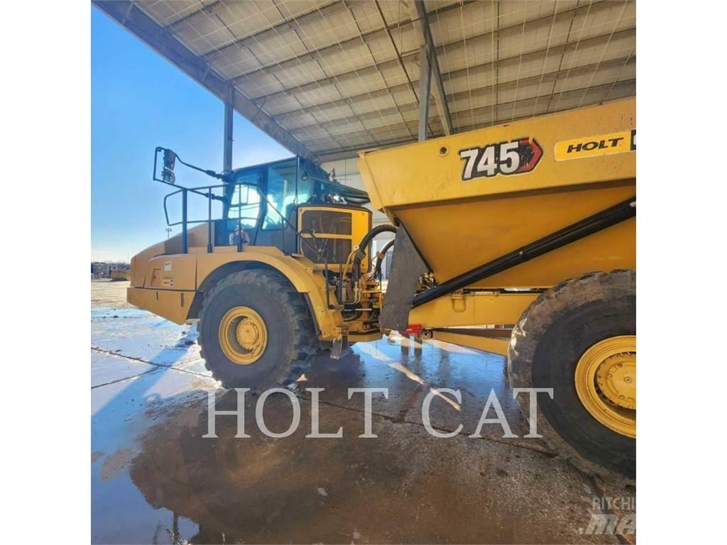 CAT 745 Terrængående lastbiler
