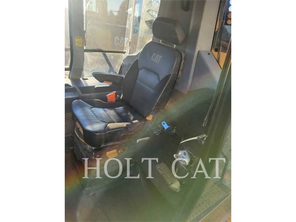 CAT 745 Terrængående lastbiler
