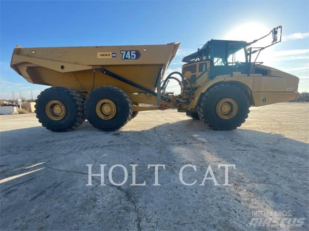 CAT 745 Terrængående lastbiler