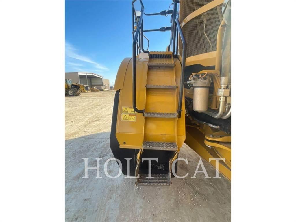 CAT 745 Terrængående lastbiler