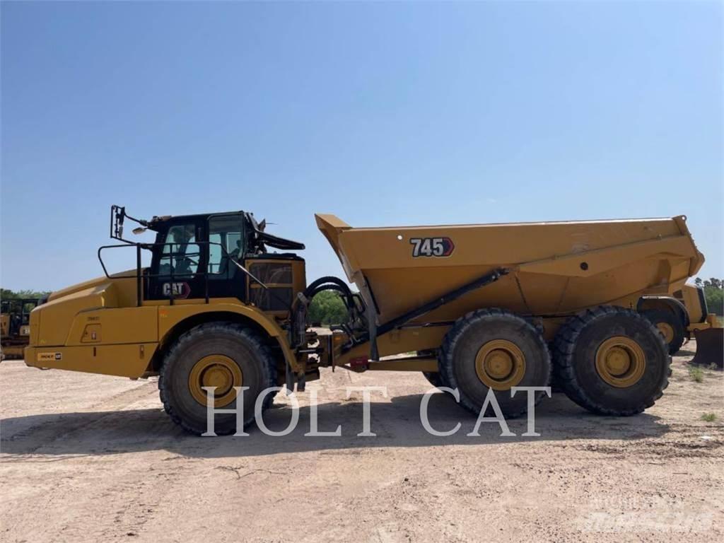CAT 745 Terrængående lastbiler