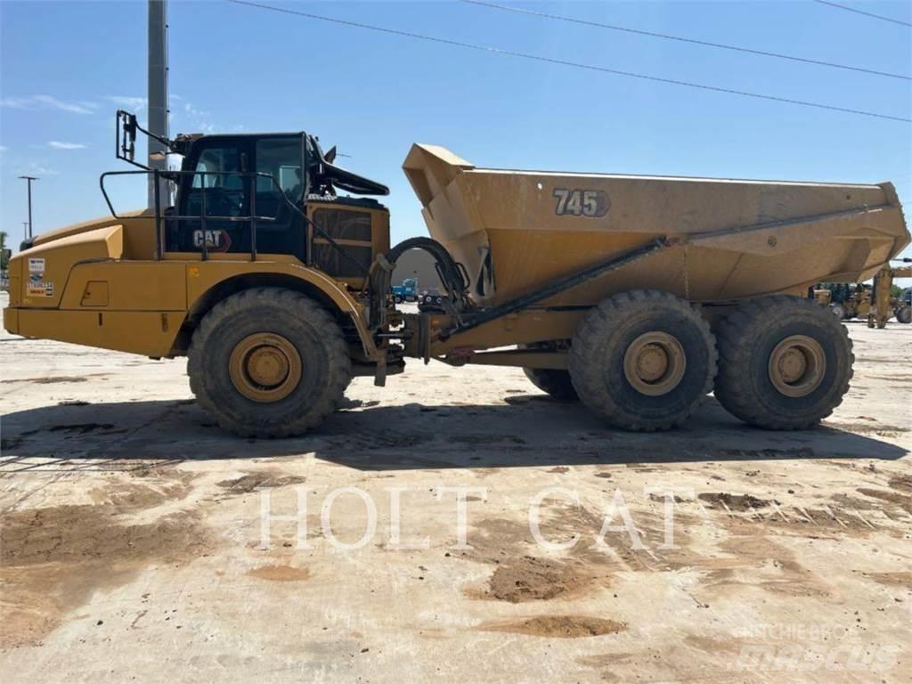 CAT 745 Terrængående lastbiler