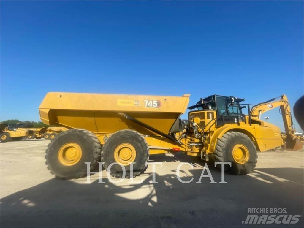 CAT 745 Terrængående lastbiler