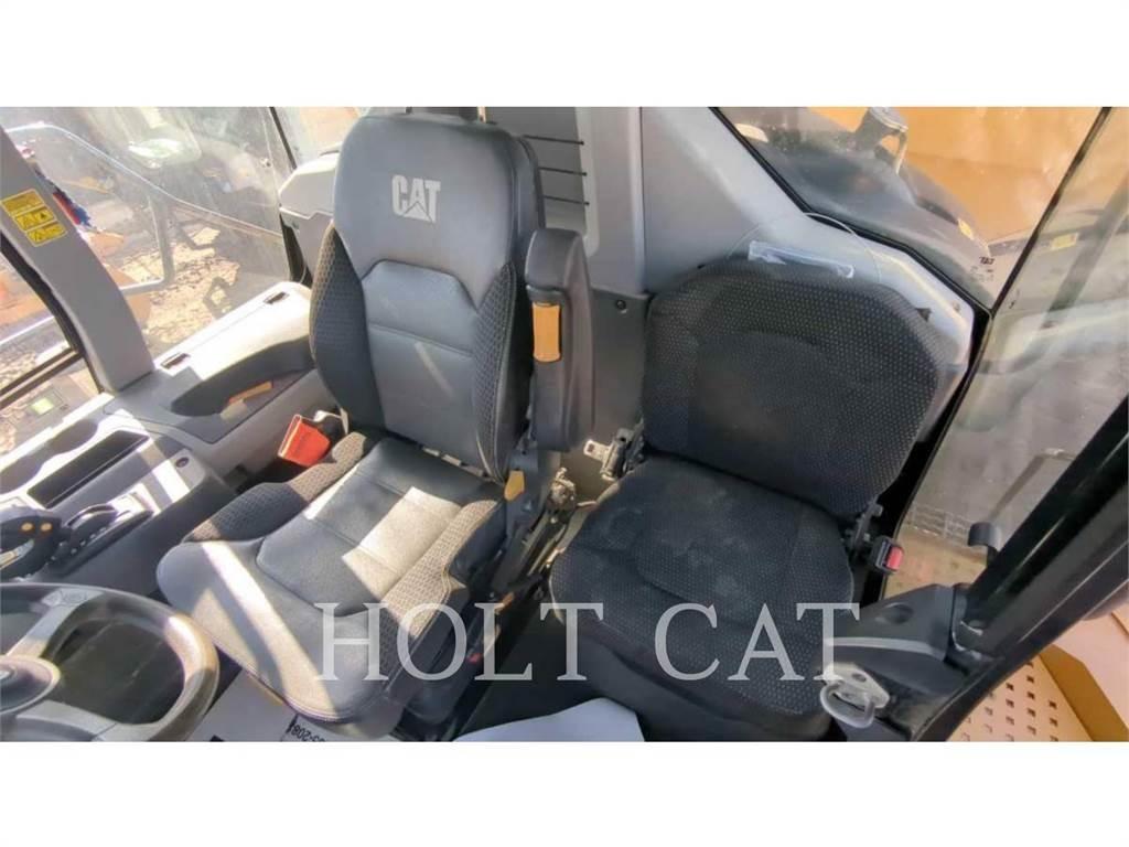 CAT 745 Terrængående lastbiler