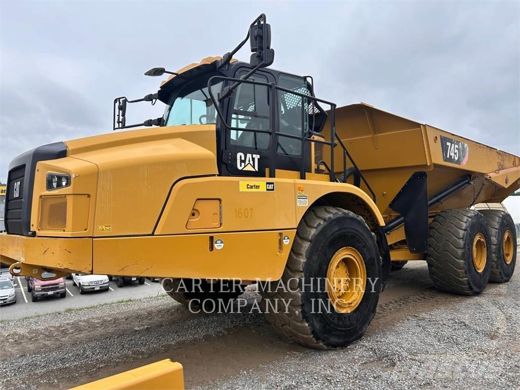 CAT 745 Terrængående lastbiler
