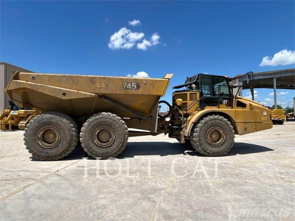 CAT 745 Terrængående lastbiler