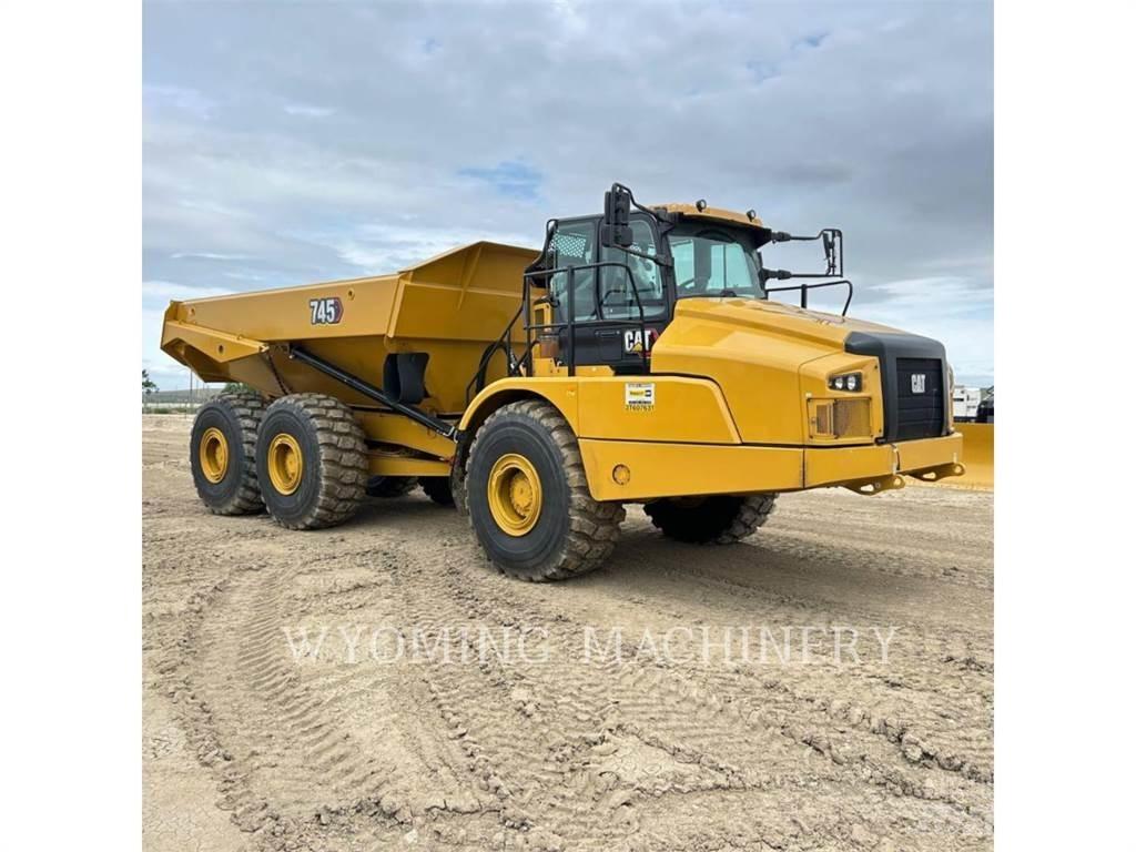 CAT 745 Terrængående lastbiler