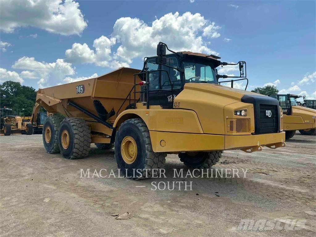 CAT 745 Terrængående lastbiler