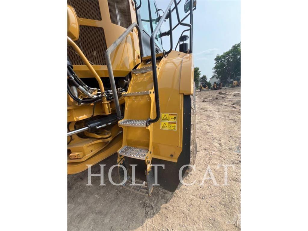 CAT 745 Terrængående lastbiler