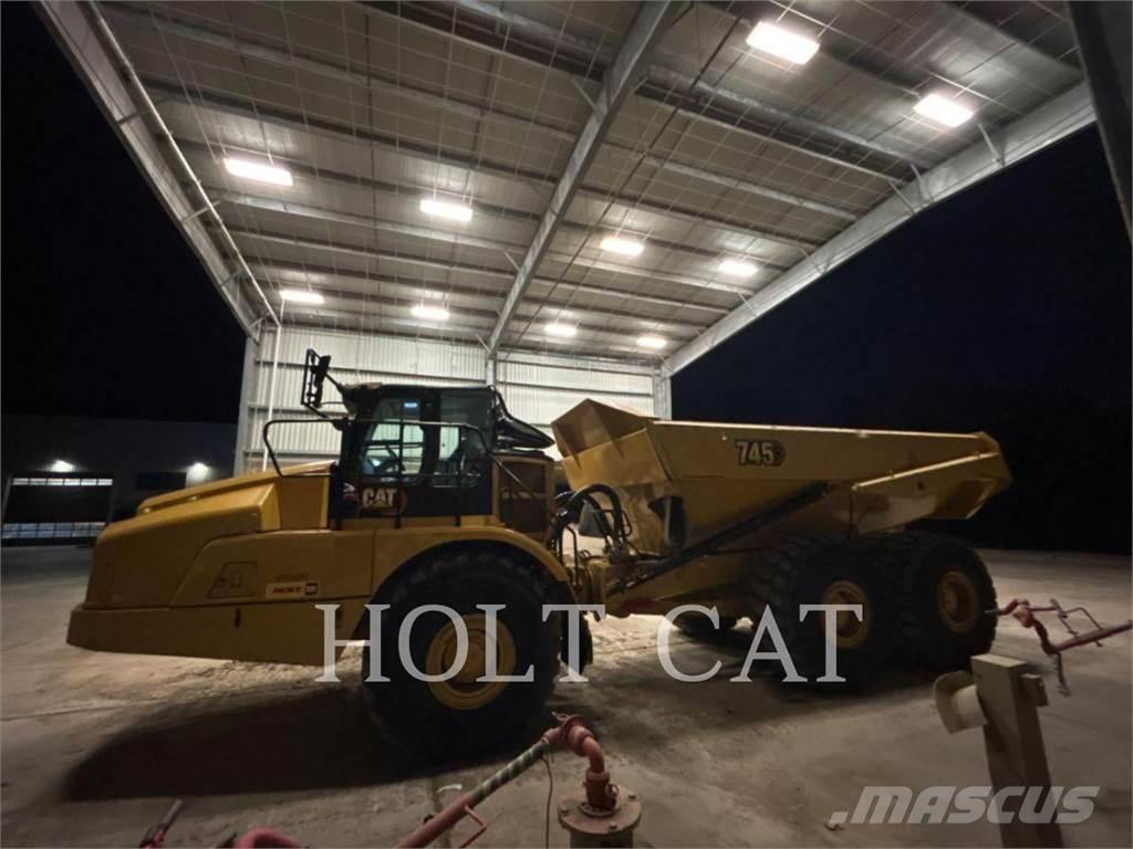 CAT 745 Terrængående lastbiler