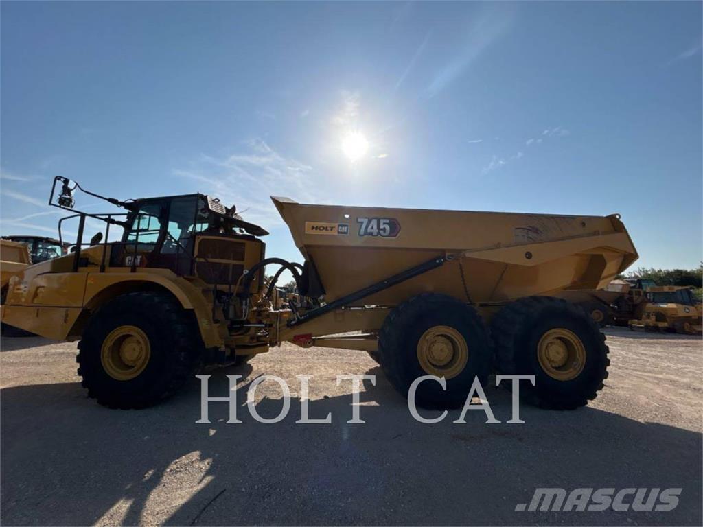 CAT 745 Terrængående lastbiler