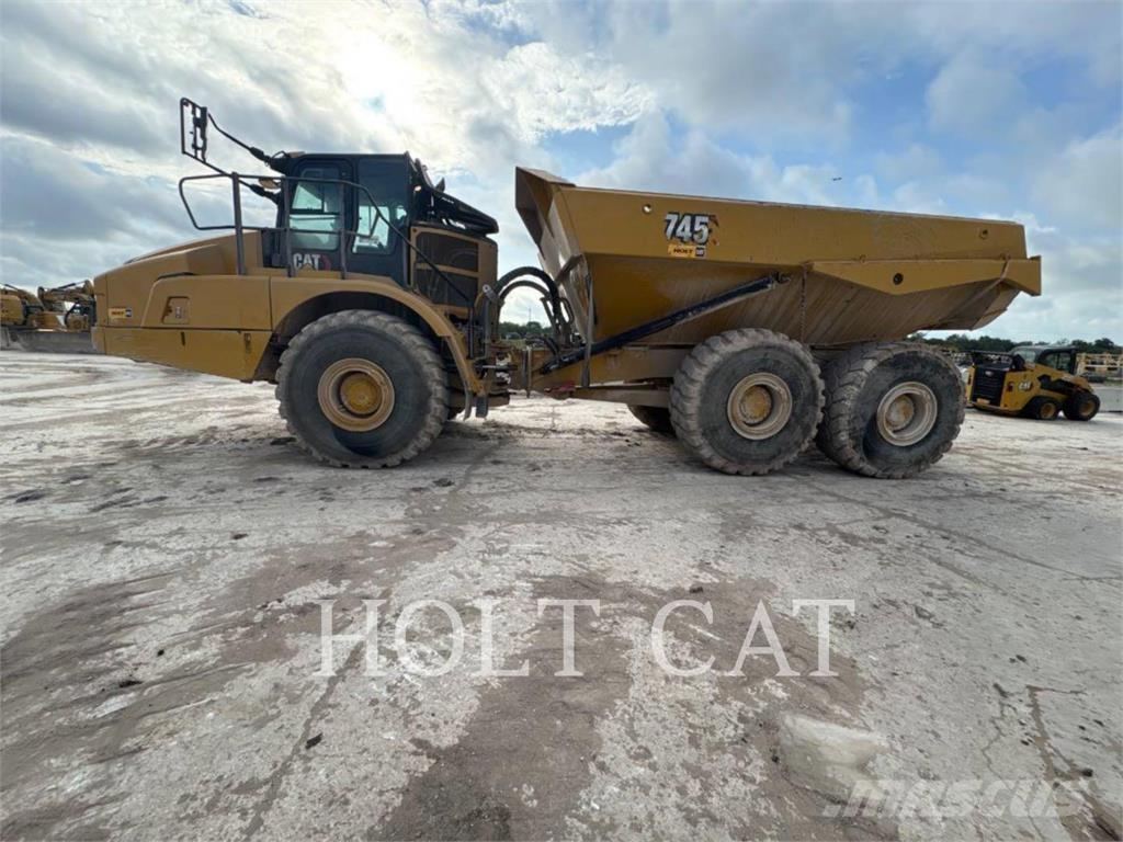 CAT 745 Terrængående lastbiler