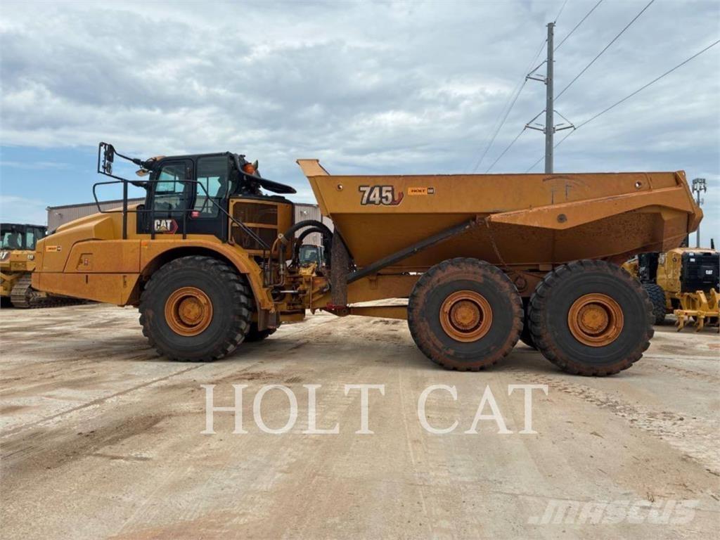 CAT 745 Terrængående lastbiler