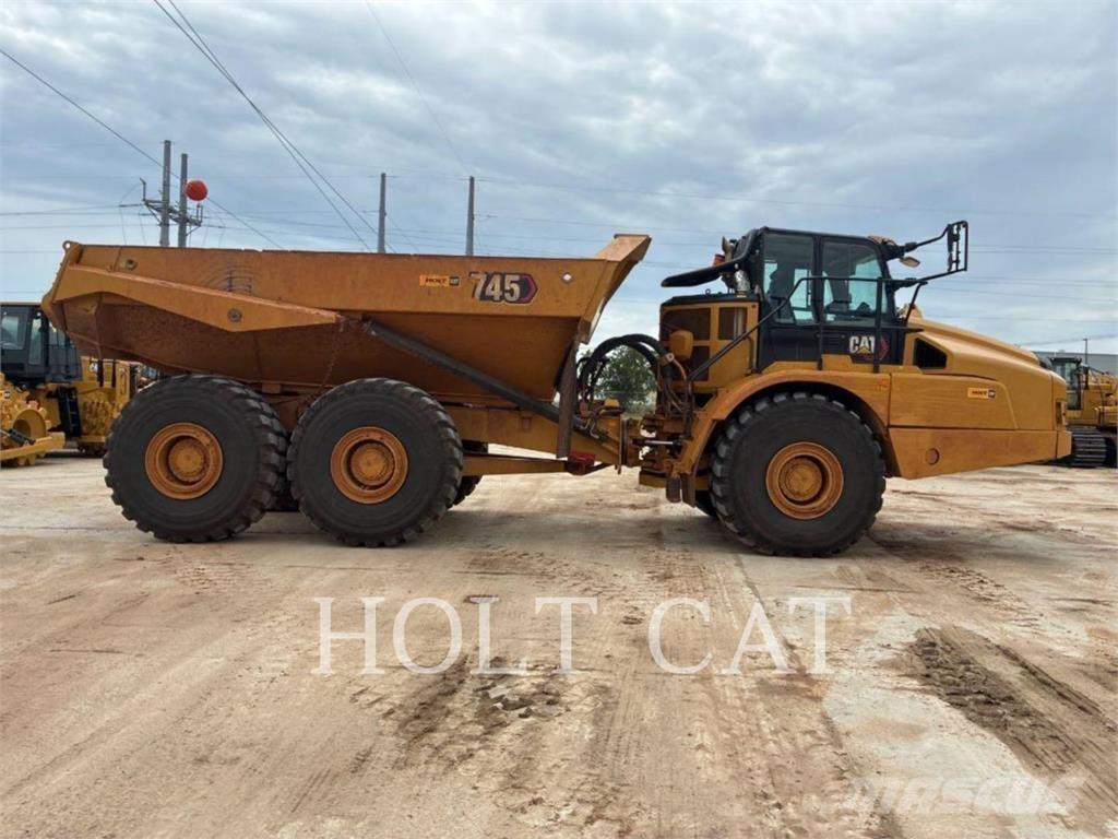 CAT 745 Terrængående lastbiler