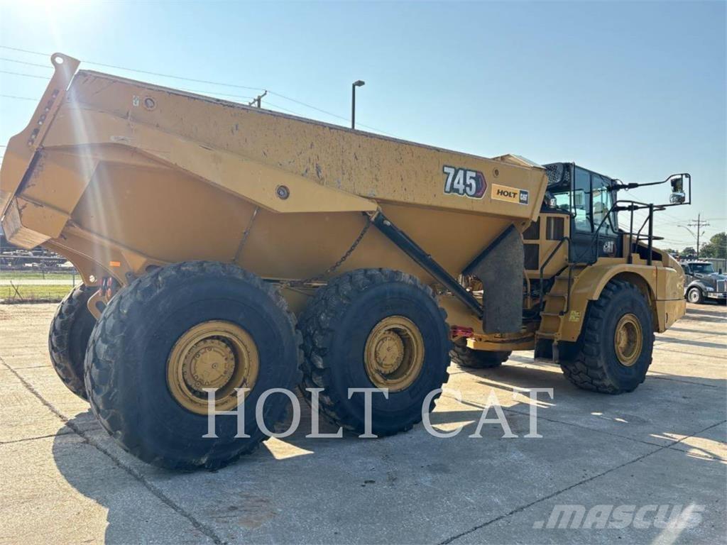 CAT 745 Terrængående lastbiler