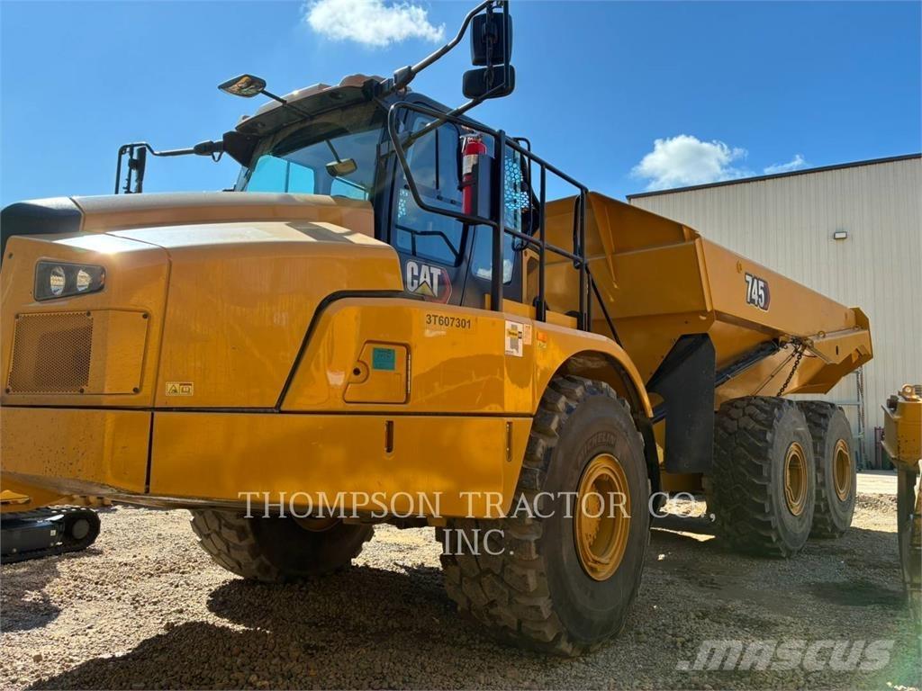 CAT 745 Terrængående lastbiler