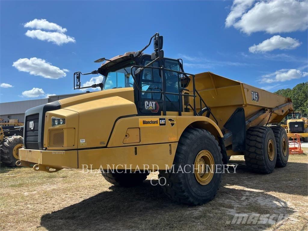 CAT 745 Terrængående lastbiler
