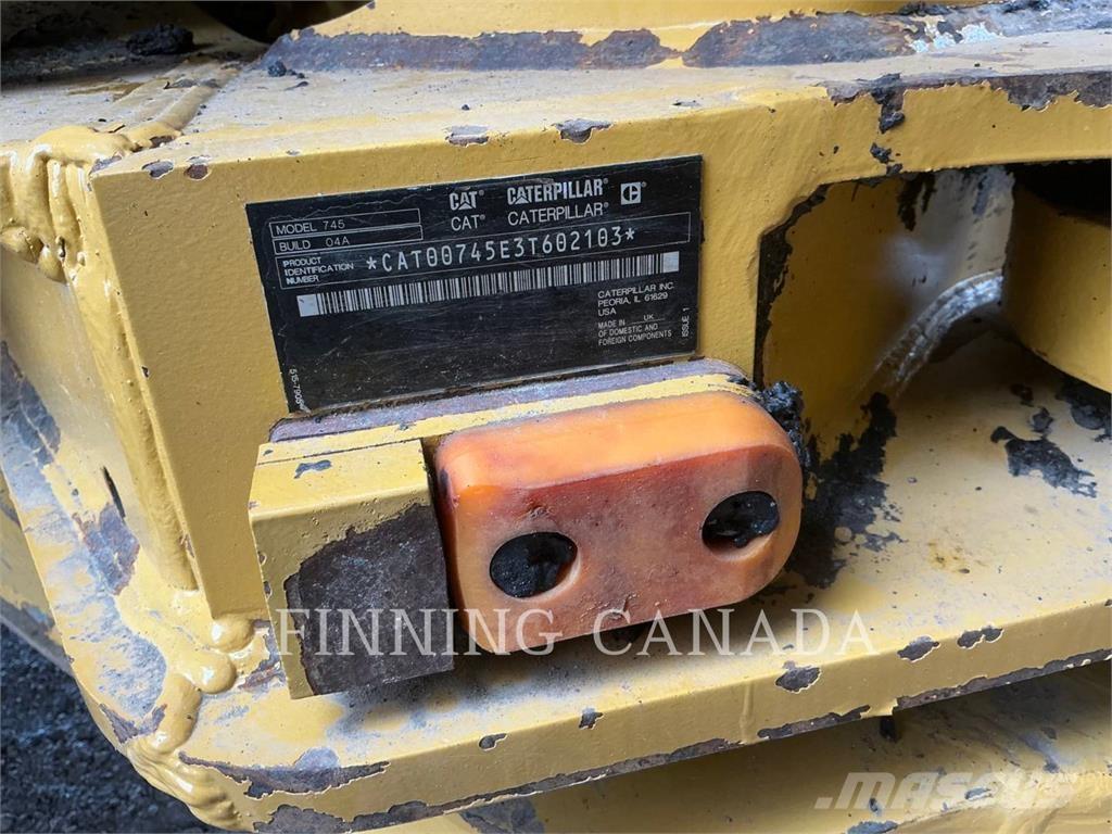 CAT 745 Terrængående lastbiler