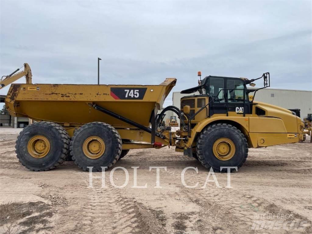 CAT 745 Terrængående lastbiler