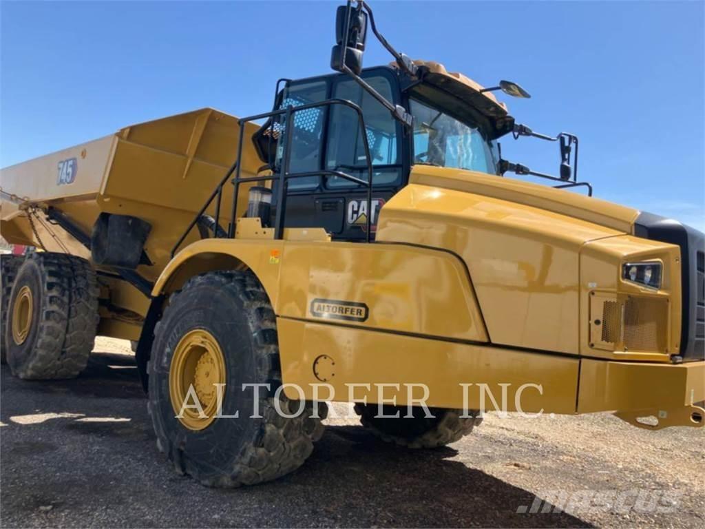 CAT 745-04 Terrængående lastbiler