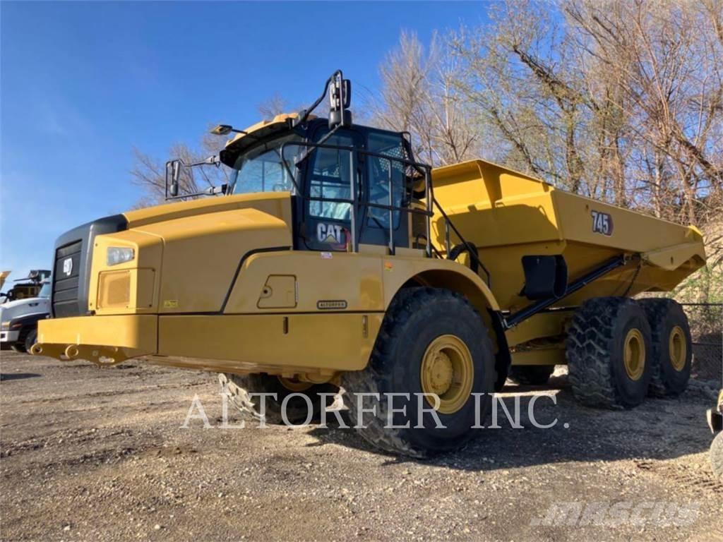CAT 745-04 Terrængående lastbiler