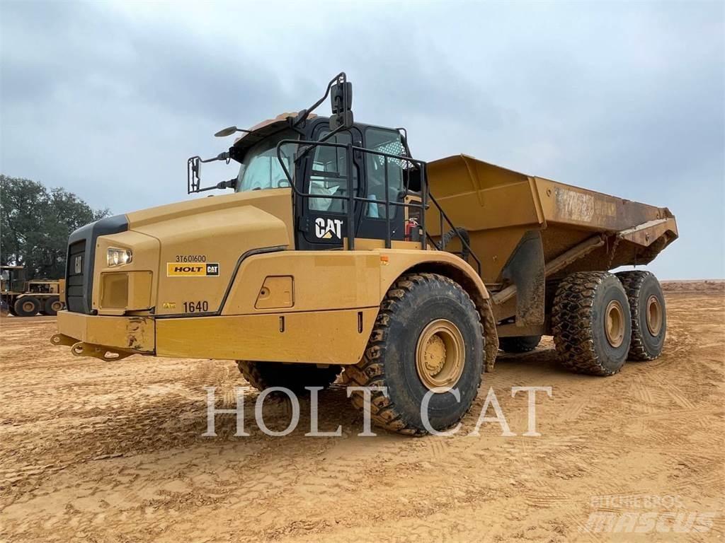 CAT 745-04 Terrængående lastbiler