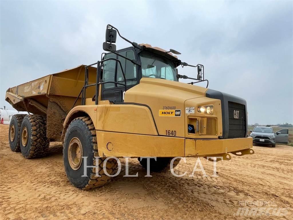 CAT 745-04 Terrængående lastbiler