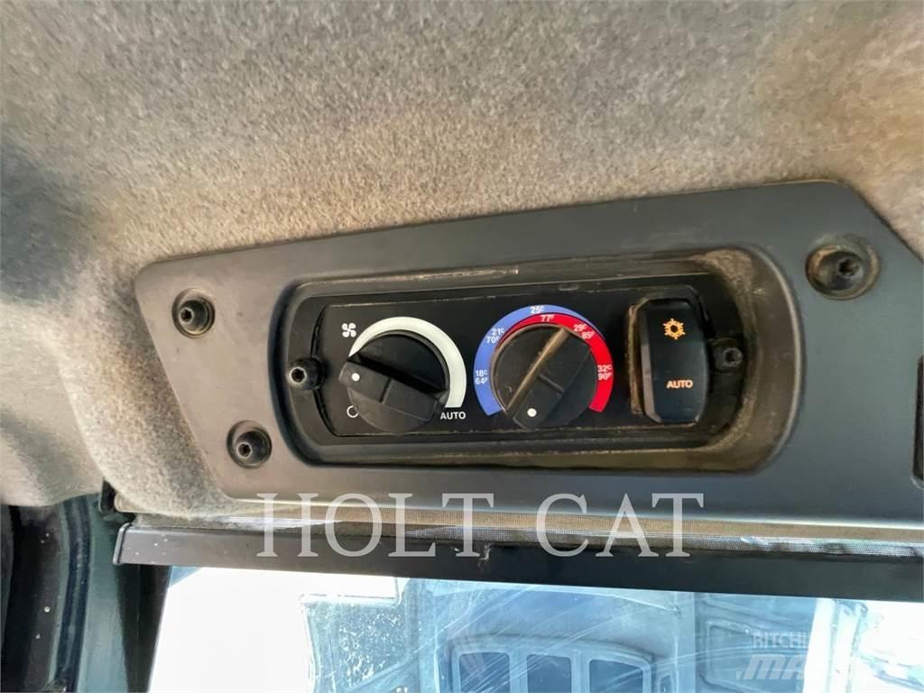 CAT 745-04 Terrængående lastbiler
