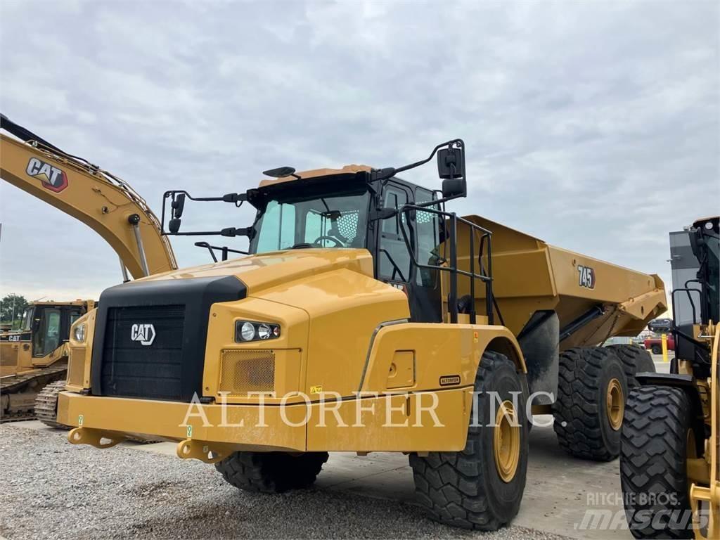 CAT 745-04 Terrængående lastbiler