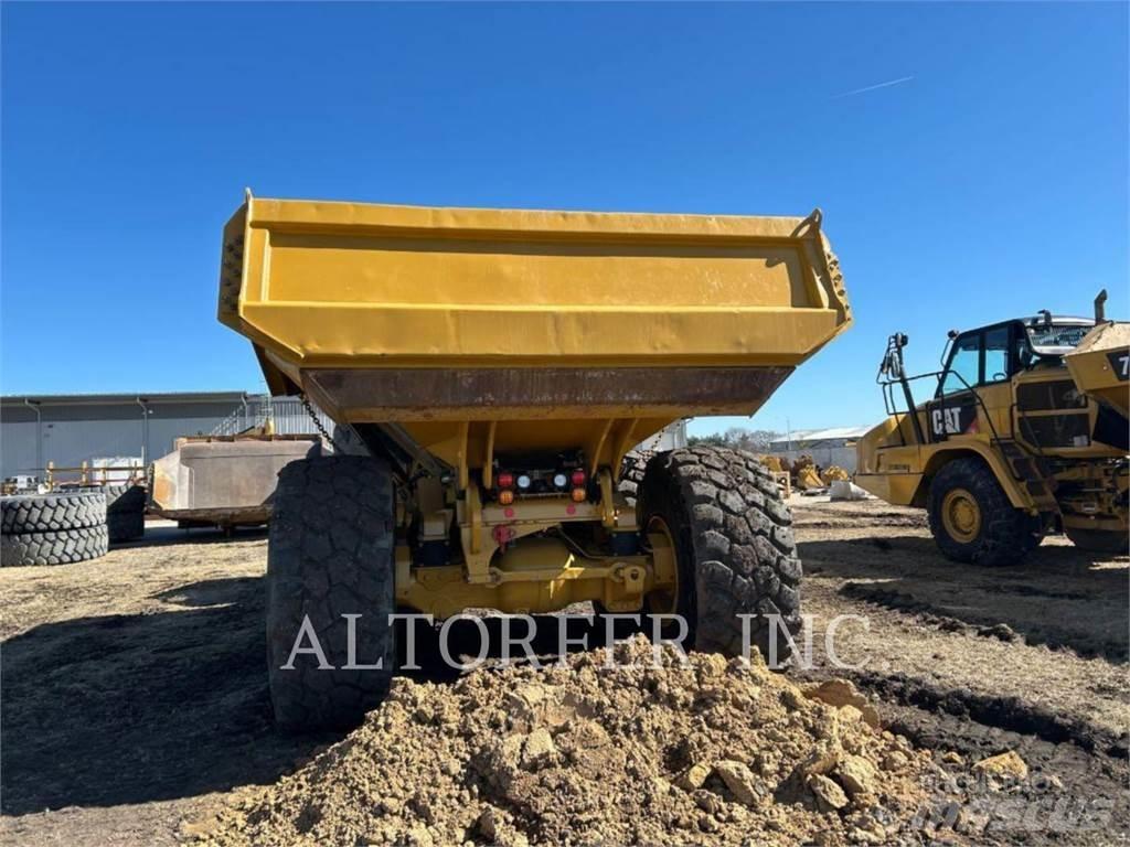CAT 745-04 Terrængående lastbiler