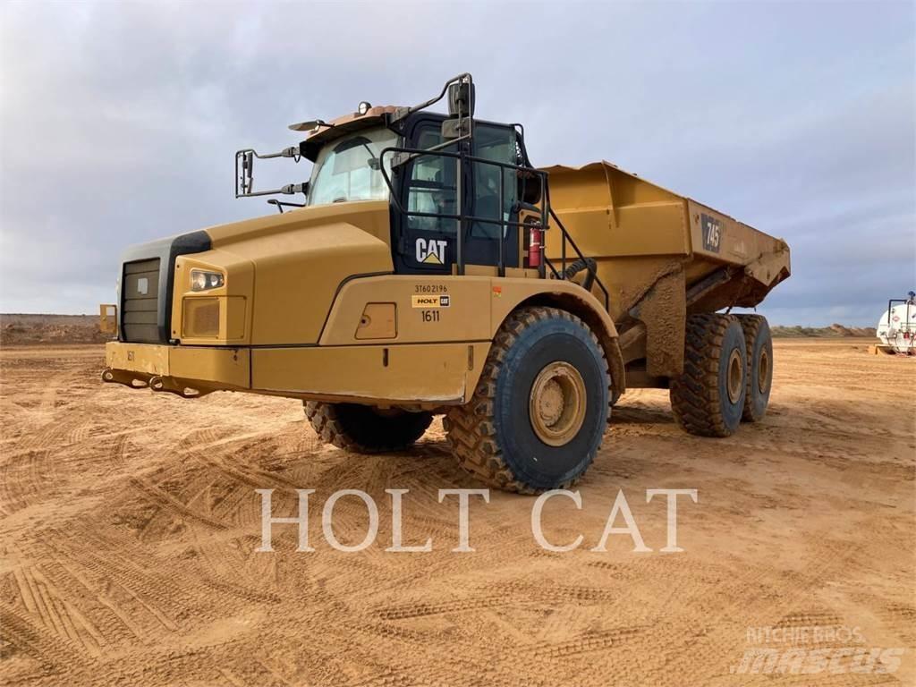 CAT 745-04 Terrængående lastbiler