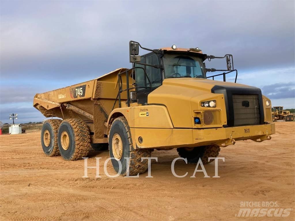 CAT 745-04 Terrængående lastbiler
