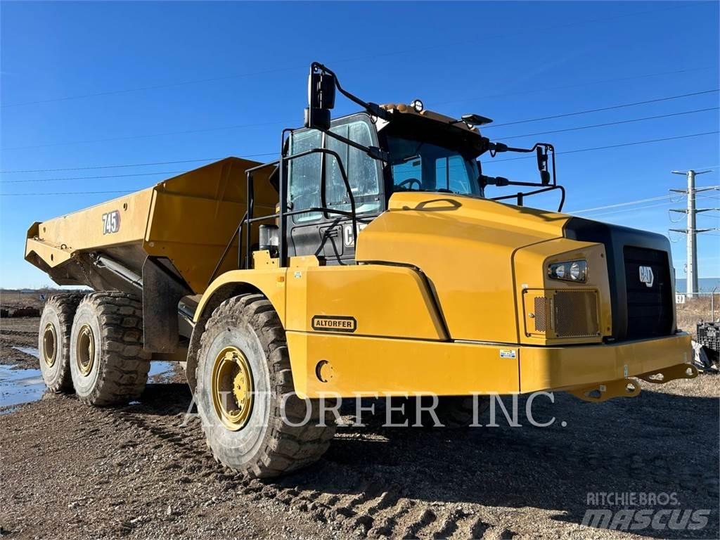 CAT 745-04 Terrængående lastbiler